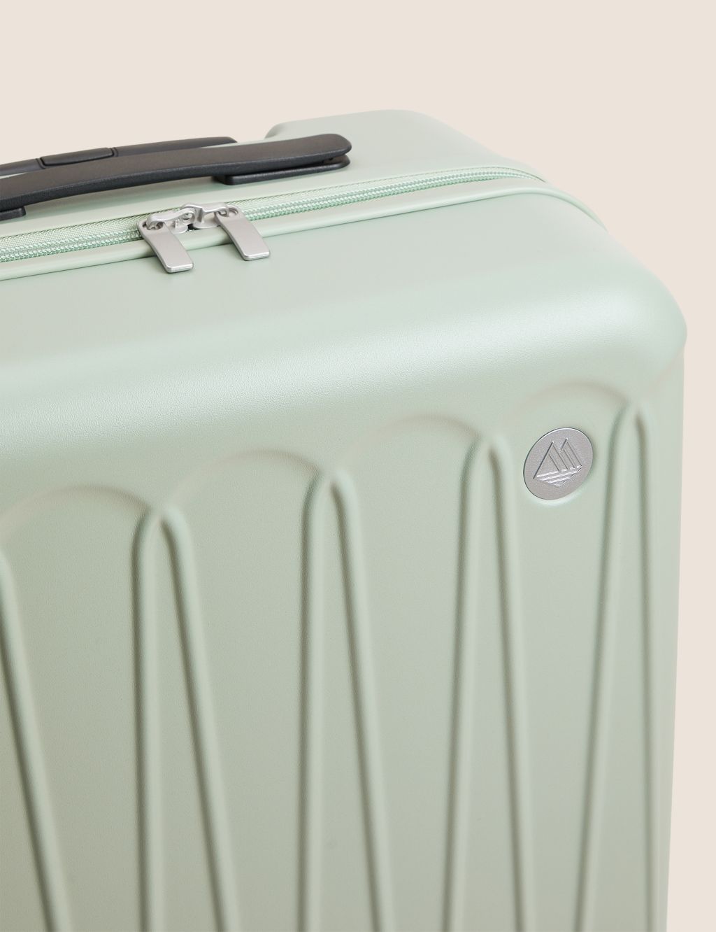 Amalfi 4 Wheel Hard Shell Medium Suitcase image 4