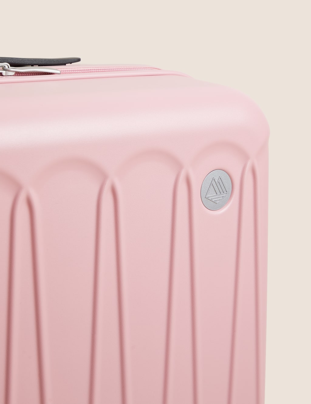Amalfi 4 Wheel Hard Shell Medium Suitcase image 3