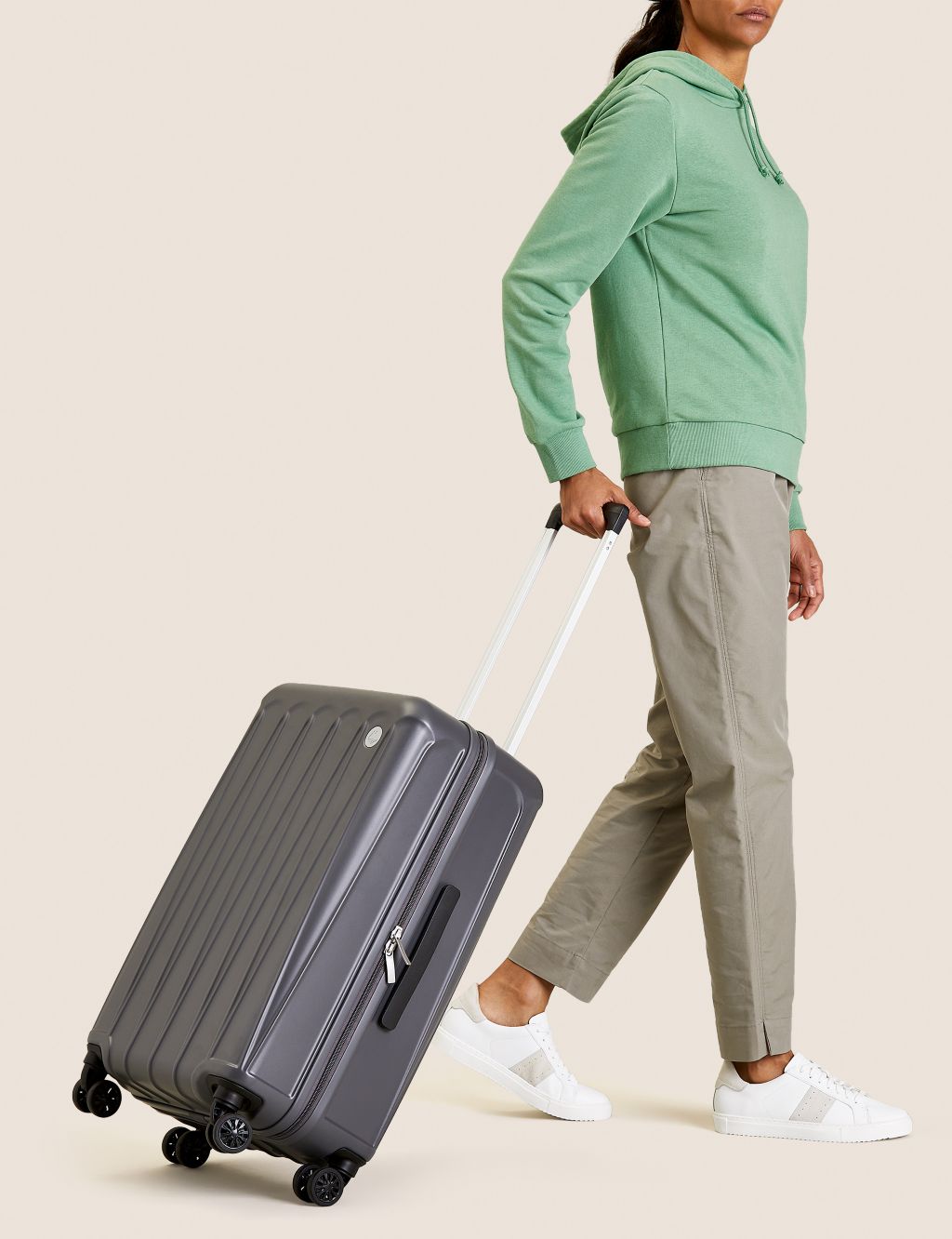 Amalfi 4 Wheel Hard Shell Medium Suitcase image 7
