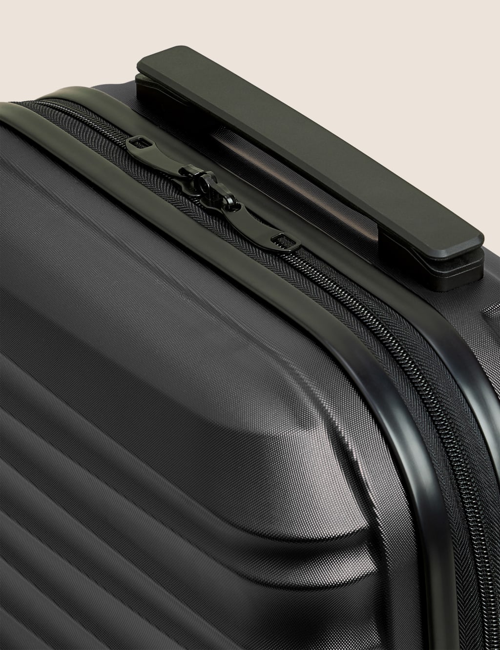 Oslo Hard Shell Vanity Case image 3