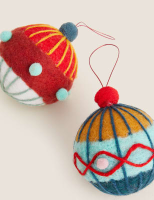 

2 Pack Felt Baubles - Red Mix, Red Mix