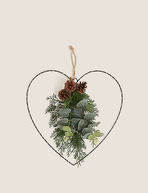 Pre-Lit Wire Heart Wreath - NO