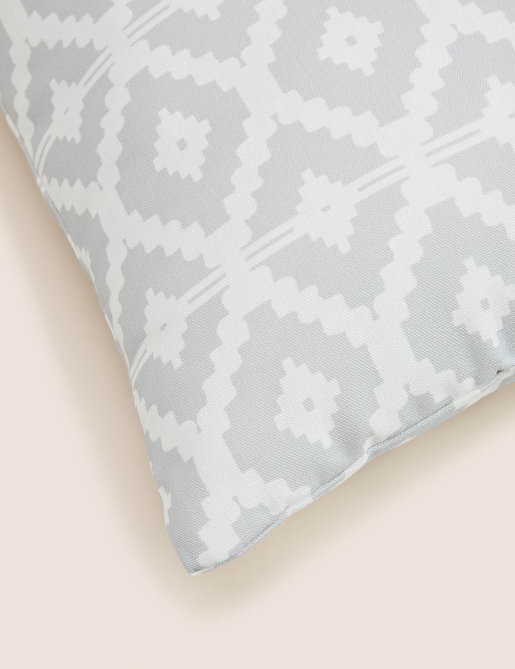 Set of 2 Geometric Outdoor Cushions image 5