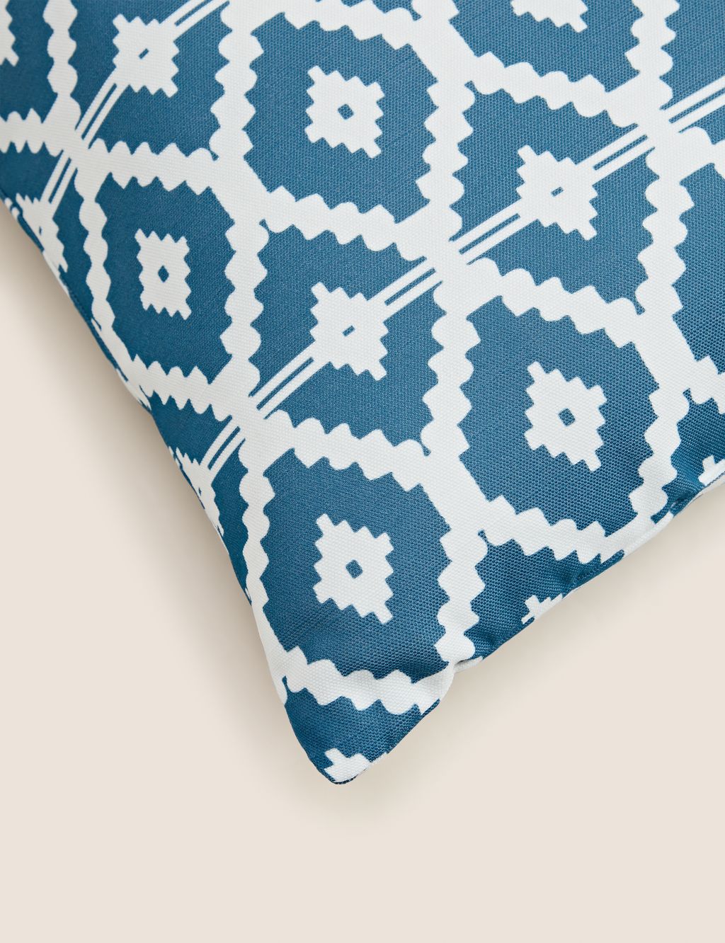 Set of 2 Geometric Outdoor Cushions image 3