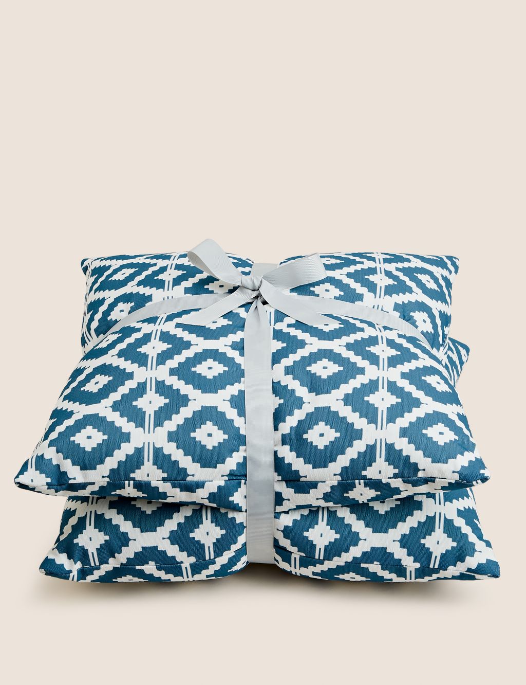 Set of 2 Geometric Outdoor Cushions image 4