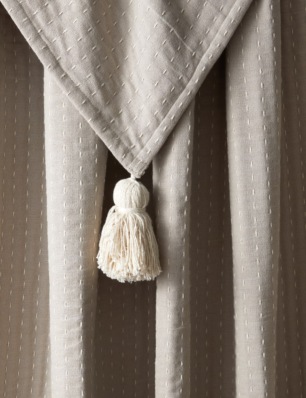 Casablanca Collection Maarif Stitched Throw image 2