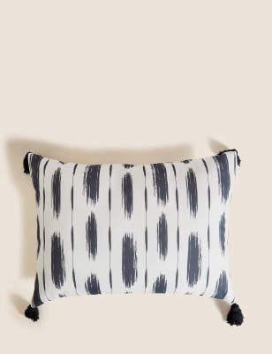 

M&S Collection Cojín para exterior estampado con borlas - Naturalidad, Naturalidad