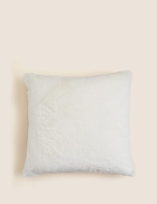 

M&S Collection Cojín supersuave imitación de piel - Crema, Crema