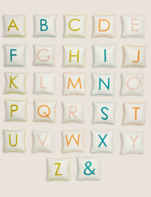 Coussin &agrave; motif alphab&eacute;tique brod&eacute;