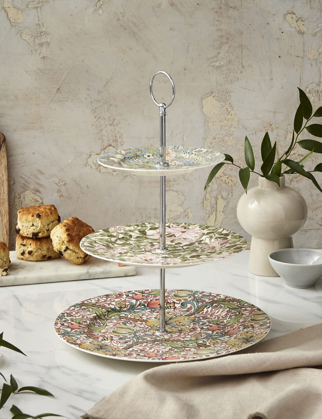 Round deals cake plate