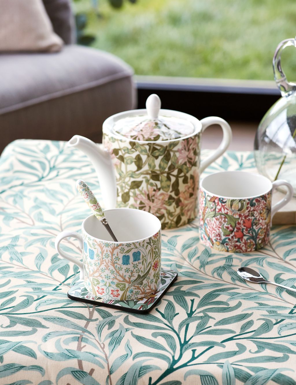 Patterned Teapot & Mug Set 3 of 5