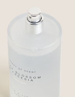 Pear Blossom & Freesia Room & Linen Spray Image 2 of 3
