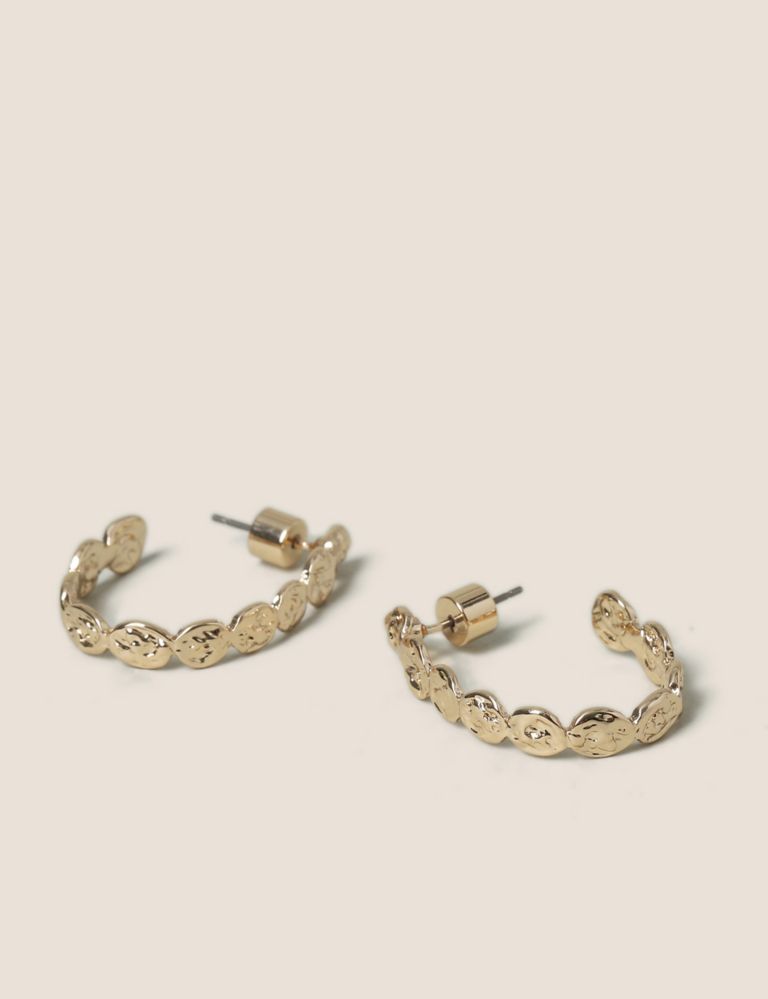 Maggie Small Hoop Earrings in Gold Filigree