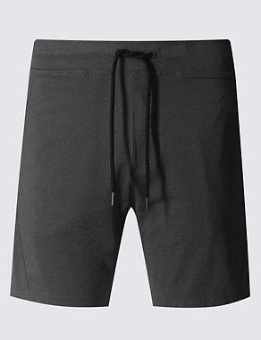 Perform Short with Cool Comfort™ Technology Image 2 of 4