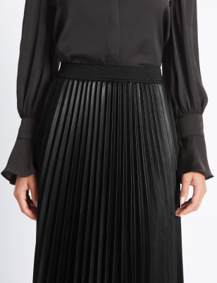 Black pleated midi shop skirt marks and spencer