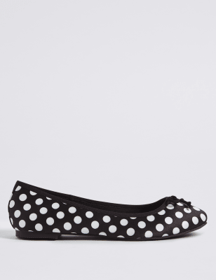 Polka dot black hot sale and white shoes