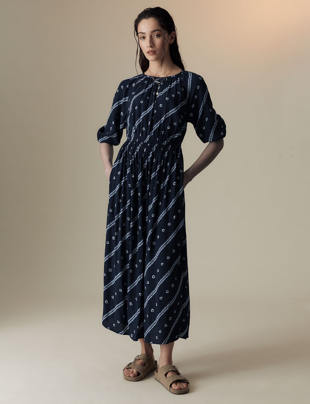 Printed Round Neck Midaxi Waisted Dress 2 of 5