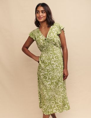 Printed V-Neck Midi Tea Dress Image 2 of 5