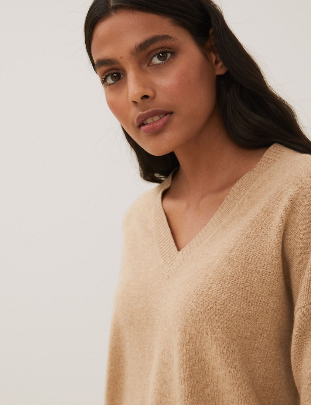 Pure Cashmere V-Neck Relaxed Jumper 4 of 5