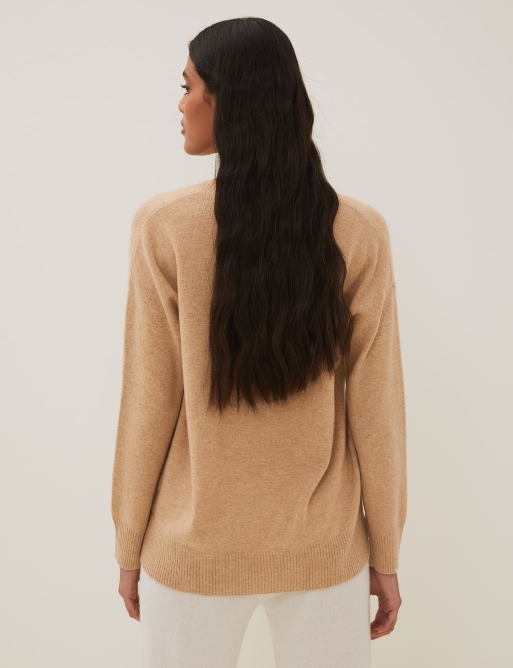 Pure Cashmere V-Neck Relaxed Jumper 5 of 5