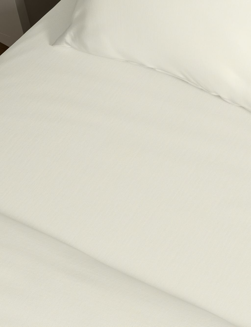 Pure Cotton 180 Thread Count Deep Fitted Sheet 2 of 4