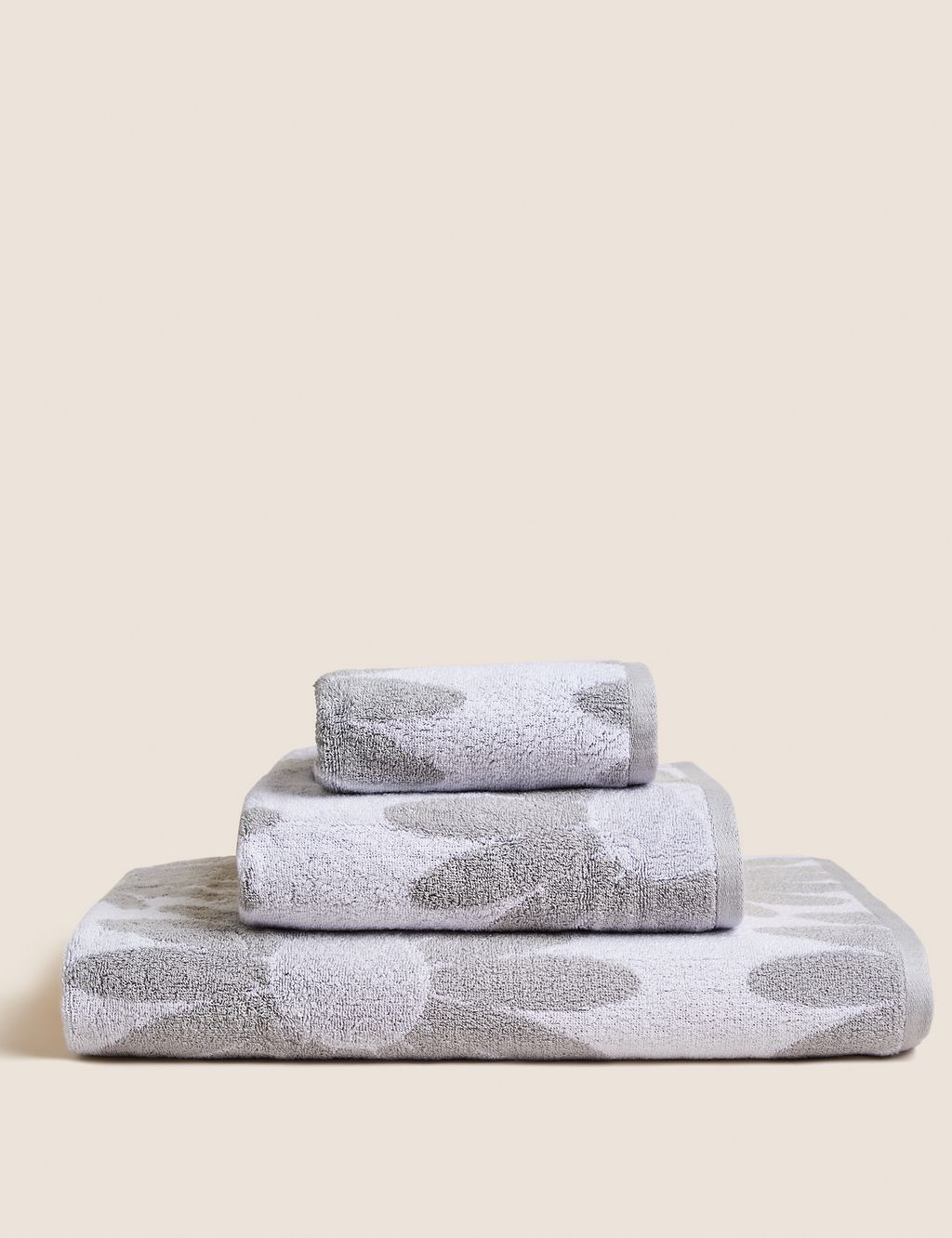 Pure Cotton Daisy Jacquard Towel 2 of 6