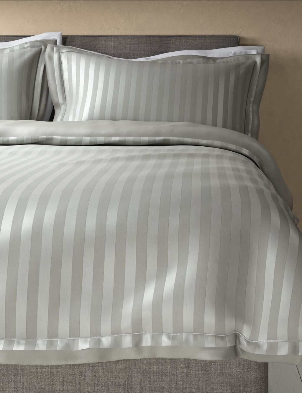 Pure Cotton Double Cuff Bedding Set 4 of 4