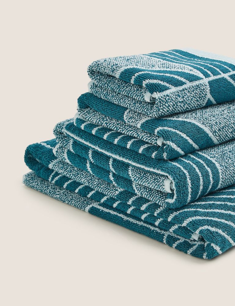 Pure Cotton Geometric Print Towel 2 of 4