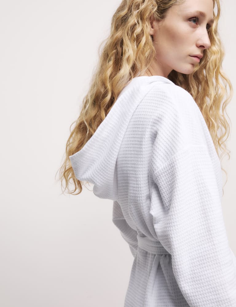 Luxury Suite Waffle Robe in White White / S/M