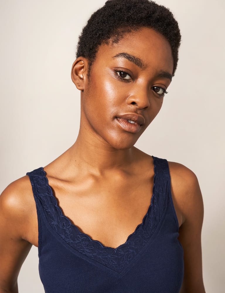 Cotton lace hot sale camisole tops