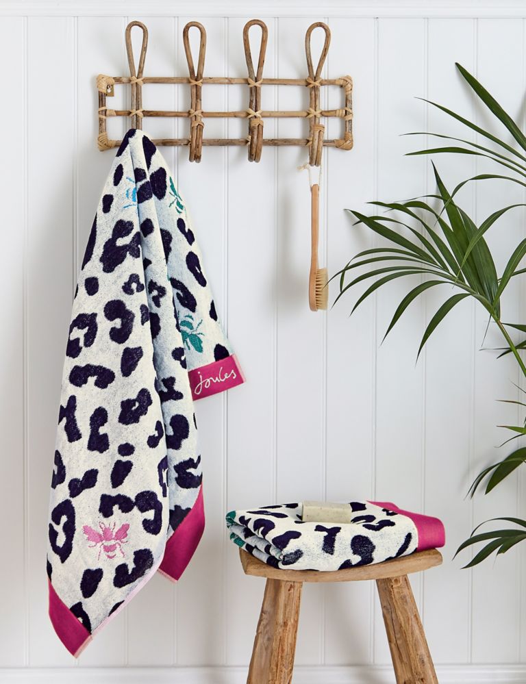 Pure Cotton Leopard Bee Towel 3 of 4