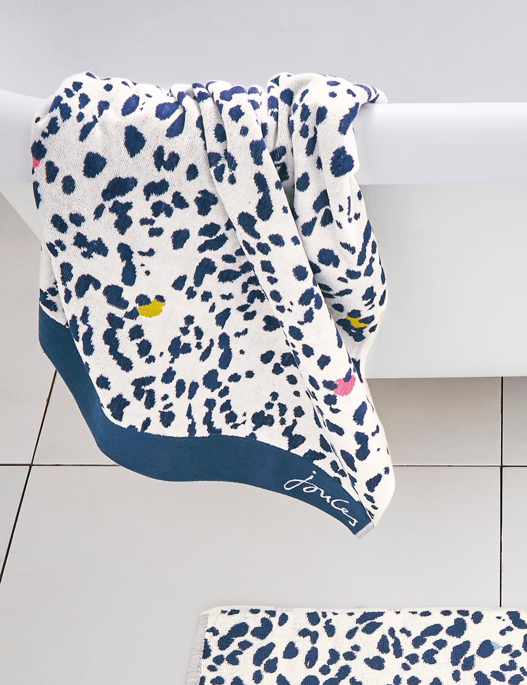 Leopard towels top