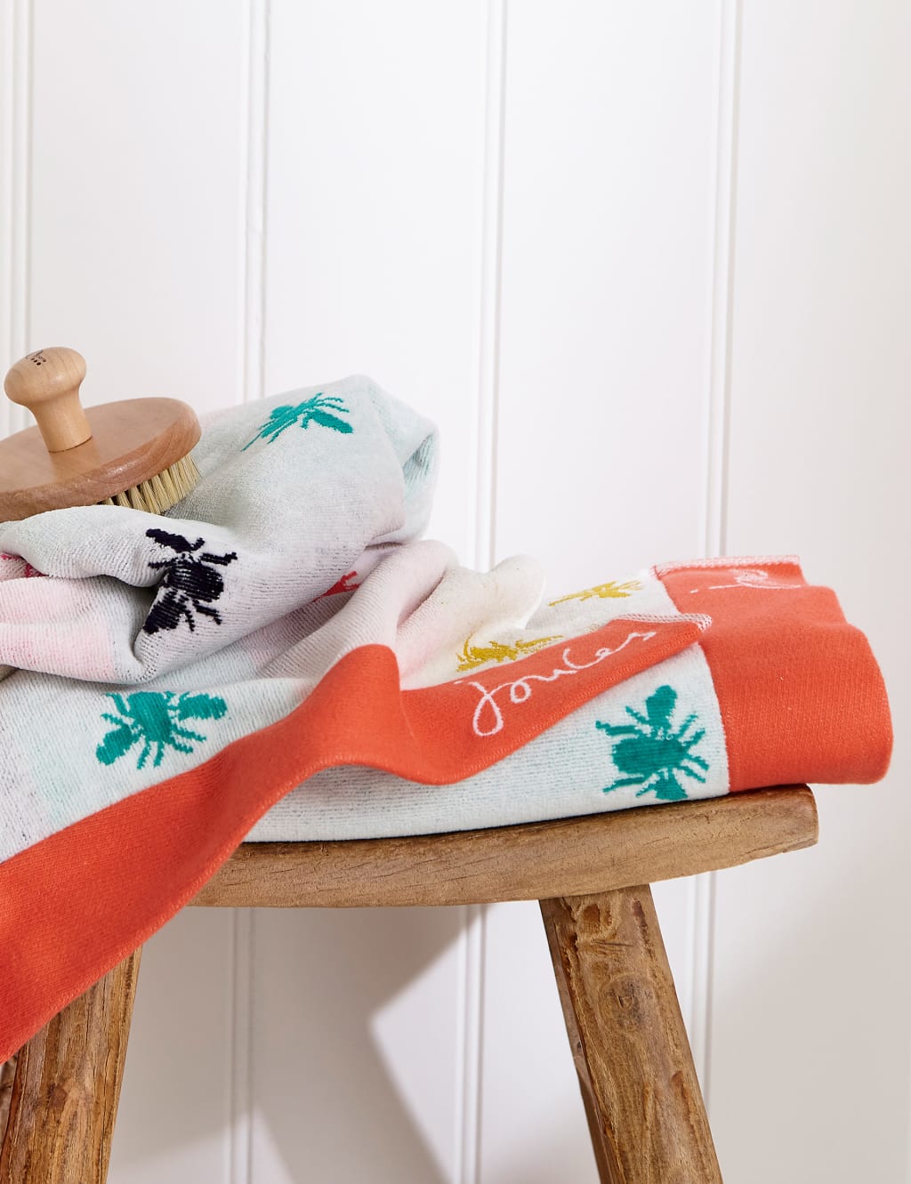 Joules towels bee sales