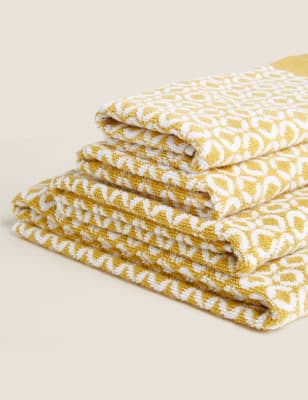 marksandspencer.com | Pure Cotton Repeat Links Towel