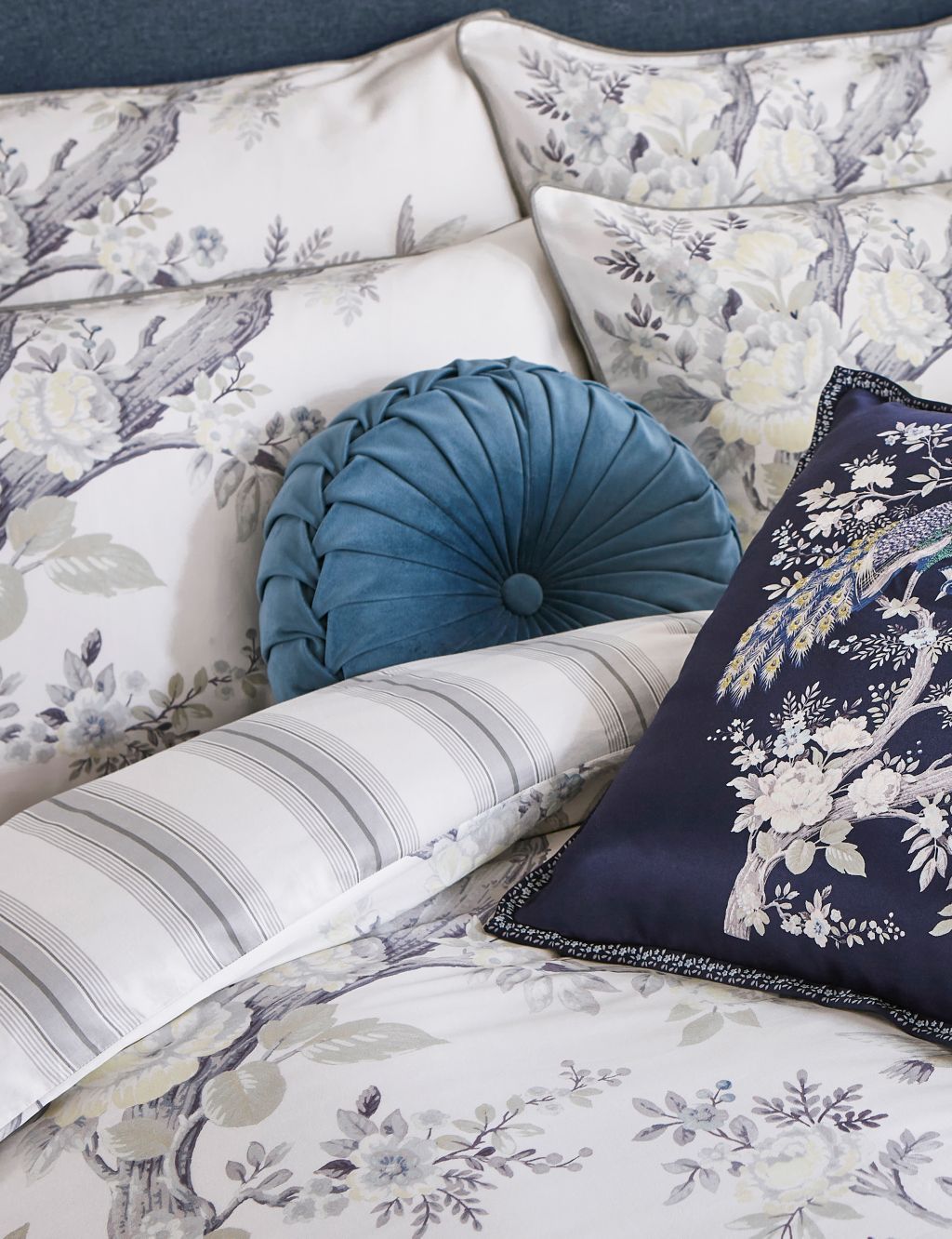 16 Cushion Cover in Laura Ashley Belvedere Peacock 