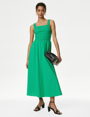 M&S green pure cotton dress is a stylish and comfortable choice for the warmer months. It's made in a regular fit, with a shirred bodice to create a flattering shape. The piece features a square neck, as well as a breezy midi-length skirt. M&S Collection: easy-to-wear wardrobe staples that combine classic and contemporary styles.