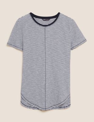 Cotton on longline curved hem size L, Men's Fashion, Tops & Sets, Formal  Shirts on Carousell
