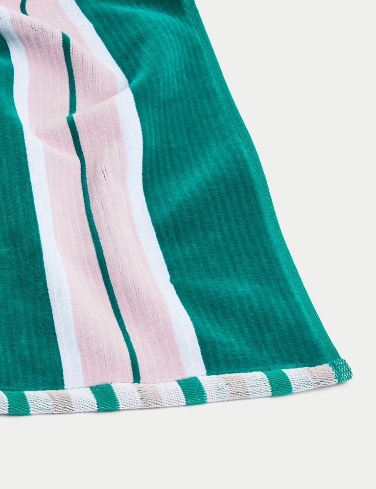 Pure Cotton Striped Sand Resistant Beach Towel 3 of 4