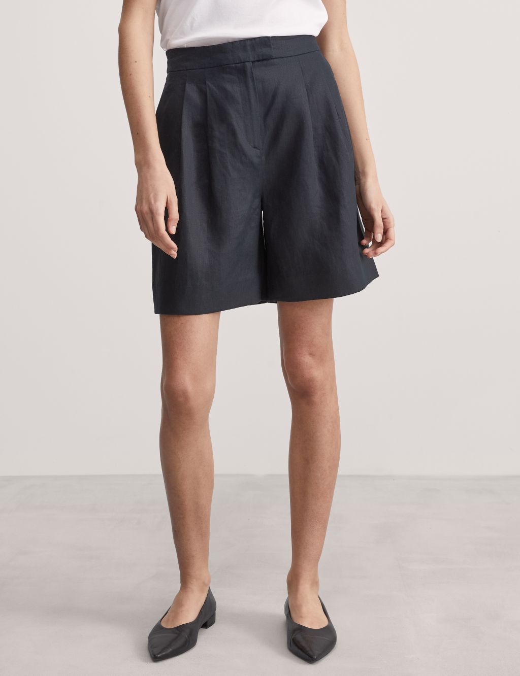 Pure Linen High Waisted Shorts 2 of 6