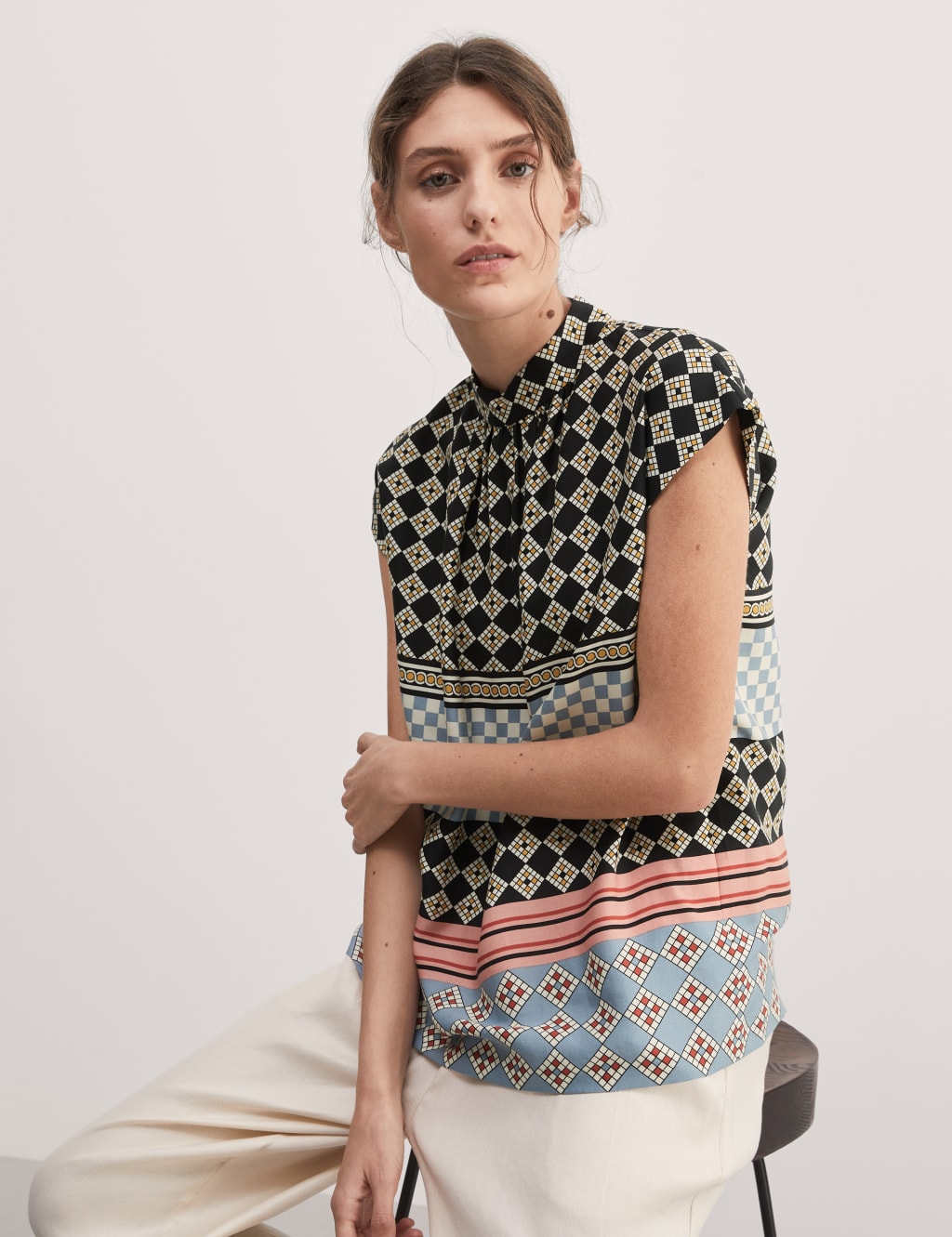 Sleeveless blouse with high neck shop