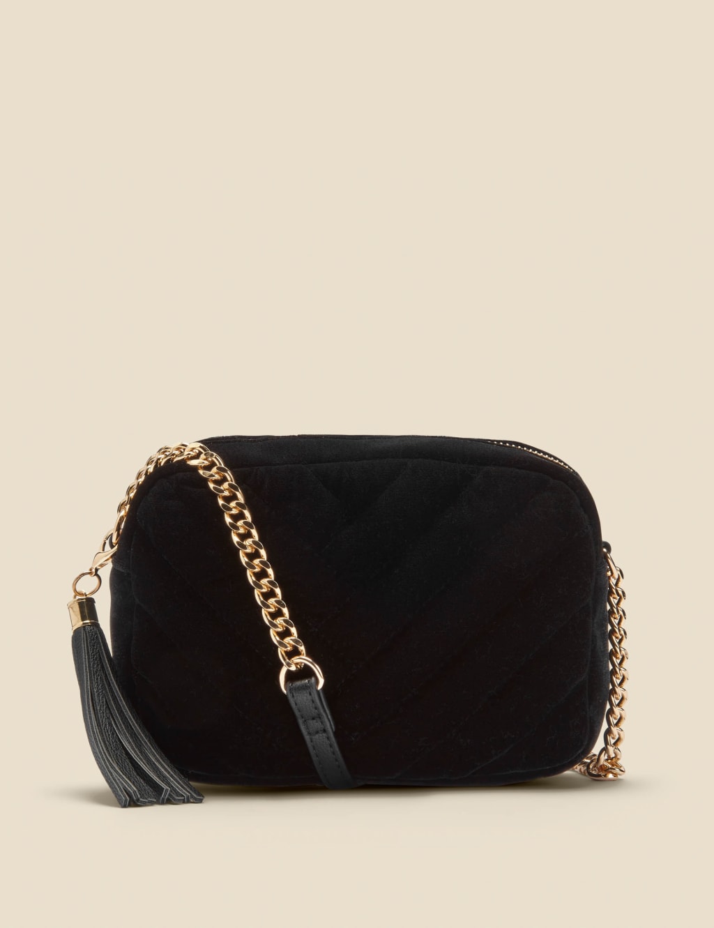 Cross body bag with chain sales strap