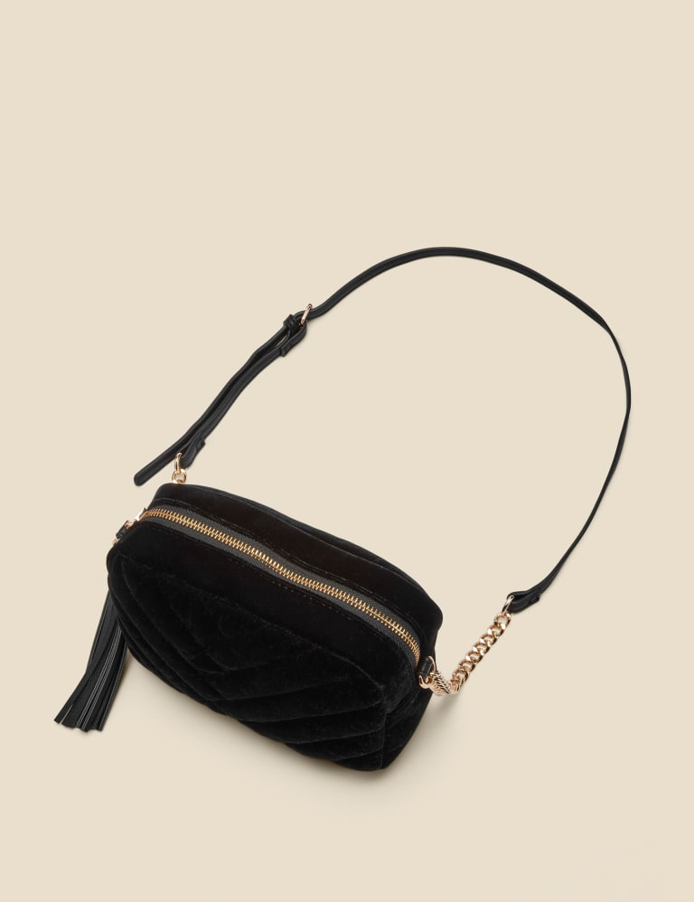 Black crossbody chain strap sales