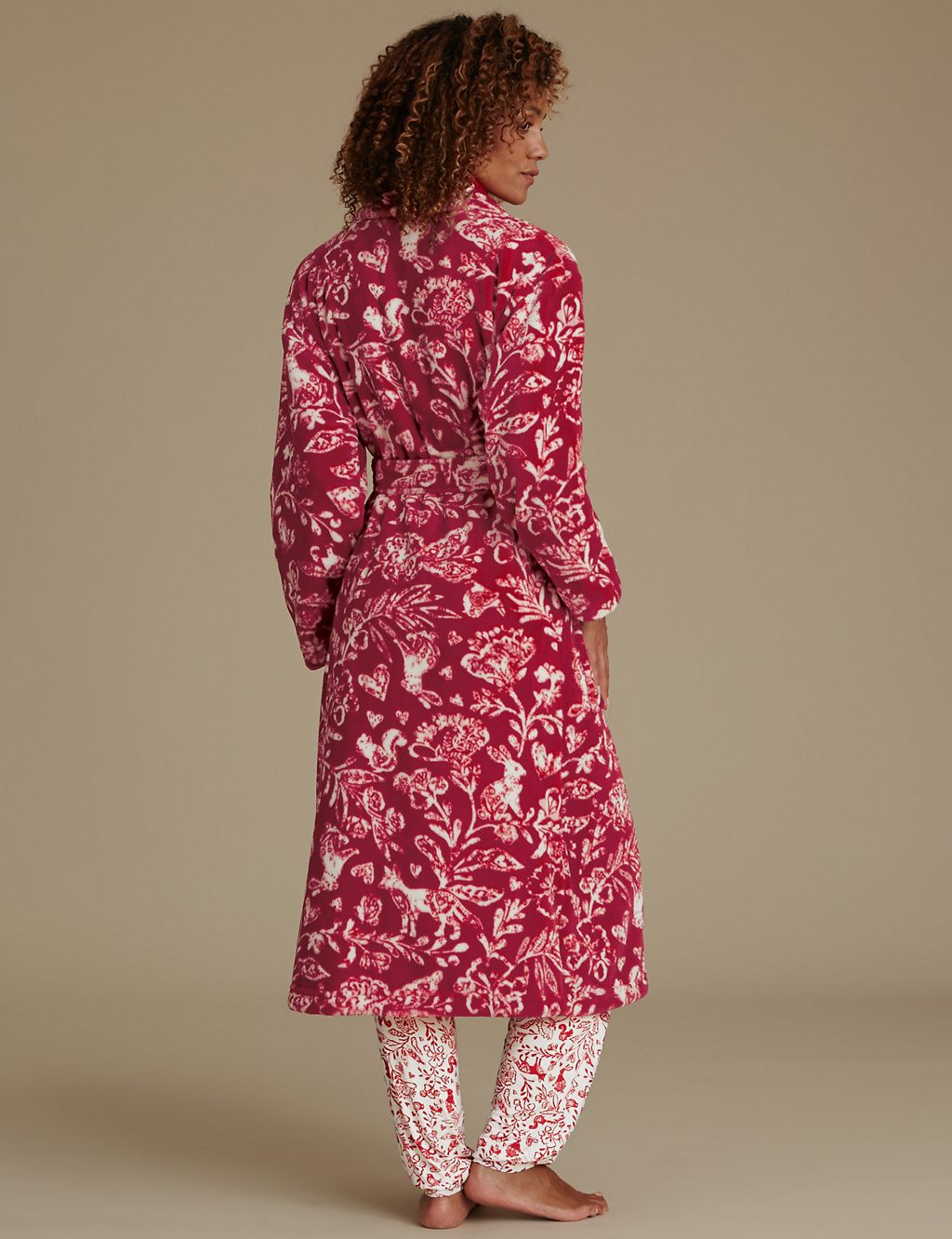 Red Woodland Print Shimmer Dressing Gown 6 of 7