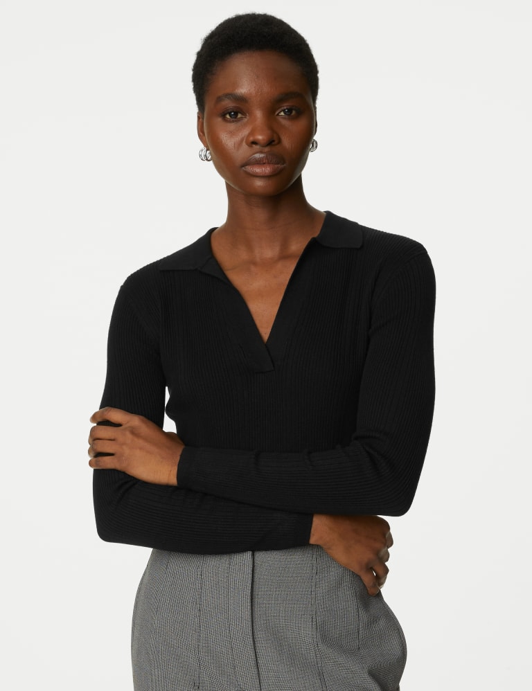 Knitted top with collar clearance