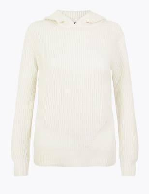 white knitted hoodie