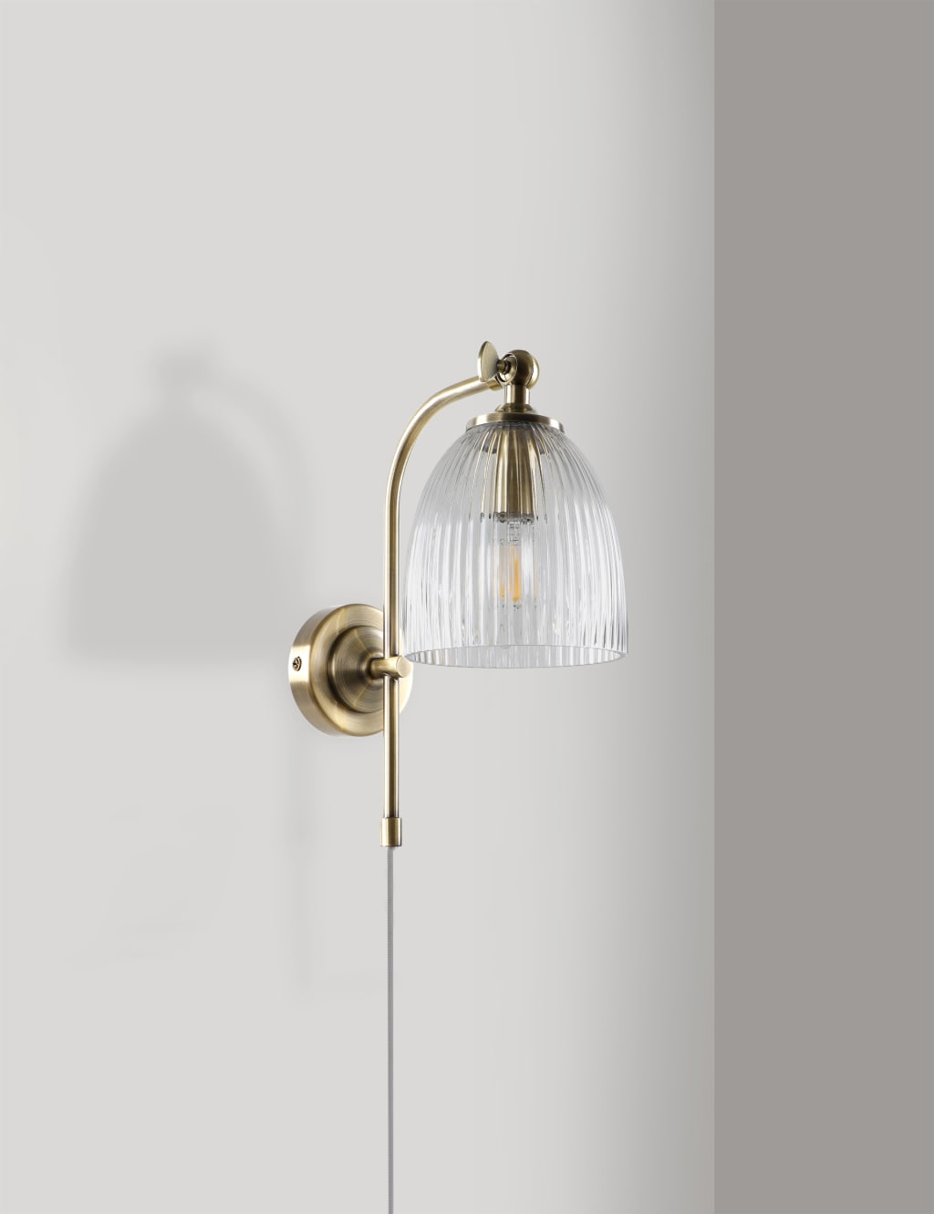 Plug in gold wall light outlet