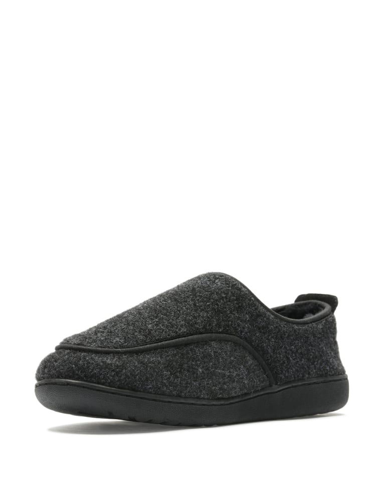 Clarks sale moccasins slippers