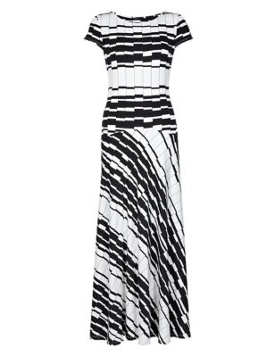 Round Neck Striped Maxi Dress Image 2 of 6
