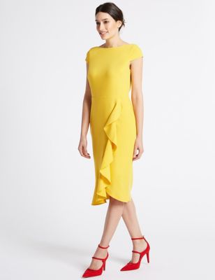 per una yellow dress