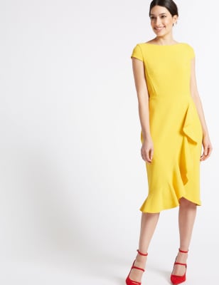 per una yellow dress